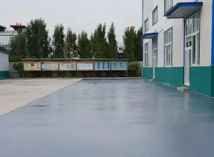 潜江彩色路面喷涂翻新的材料对冬季